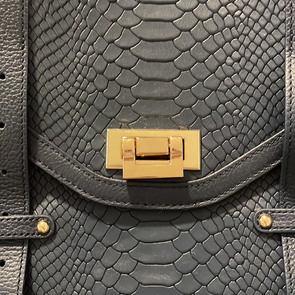 Beautiful navy blue leather bag by GiGi New York - Picture 3 of 4